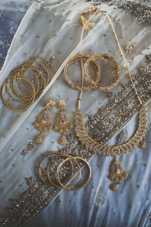 gold accessories for wedding in Montreal